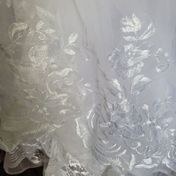 White formal gown girls - Picture 4 of 6